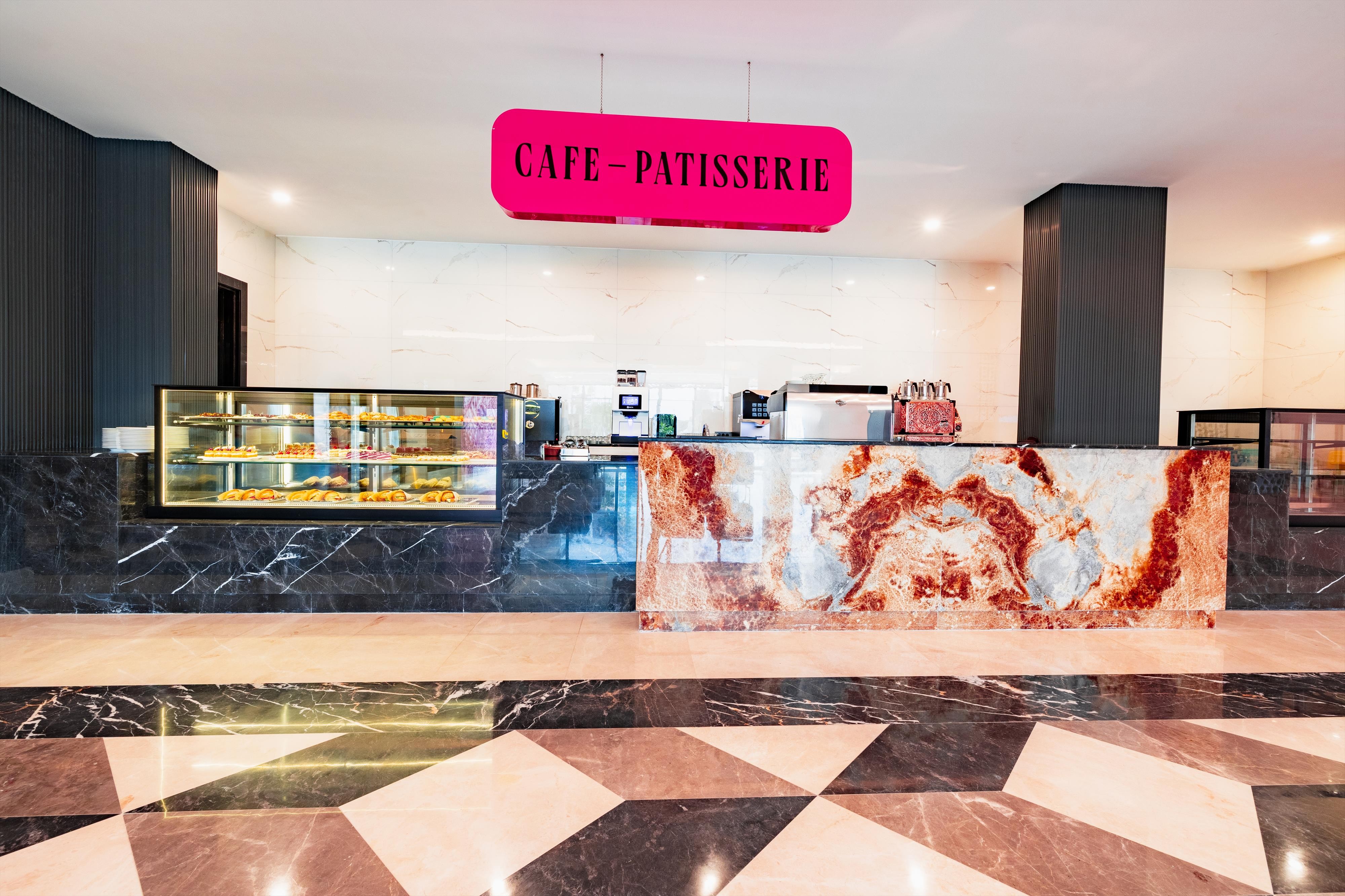 Granada Luxury Red 4