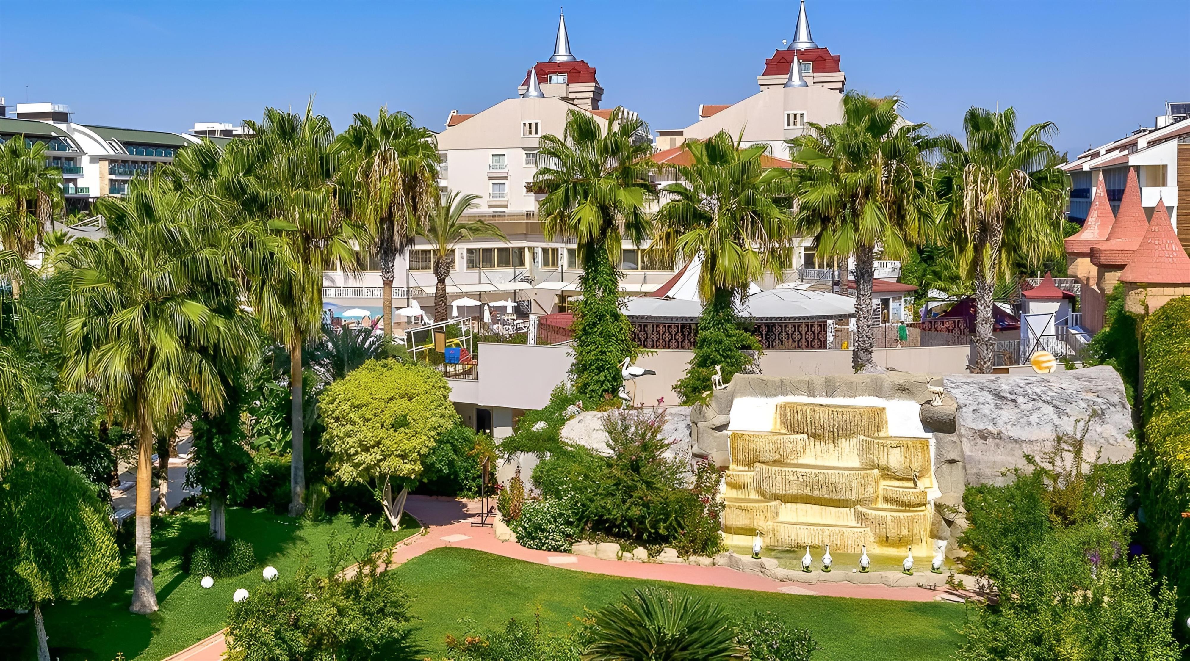 Aydinbey Famous Resort 8