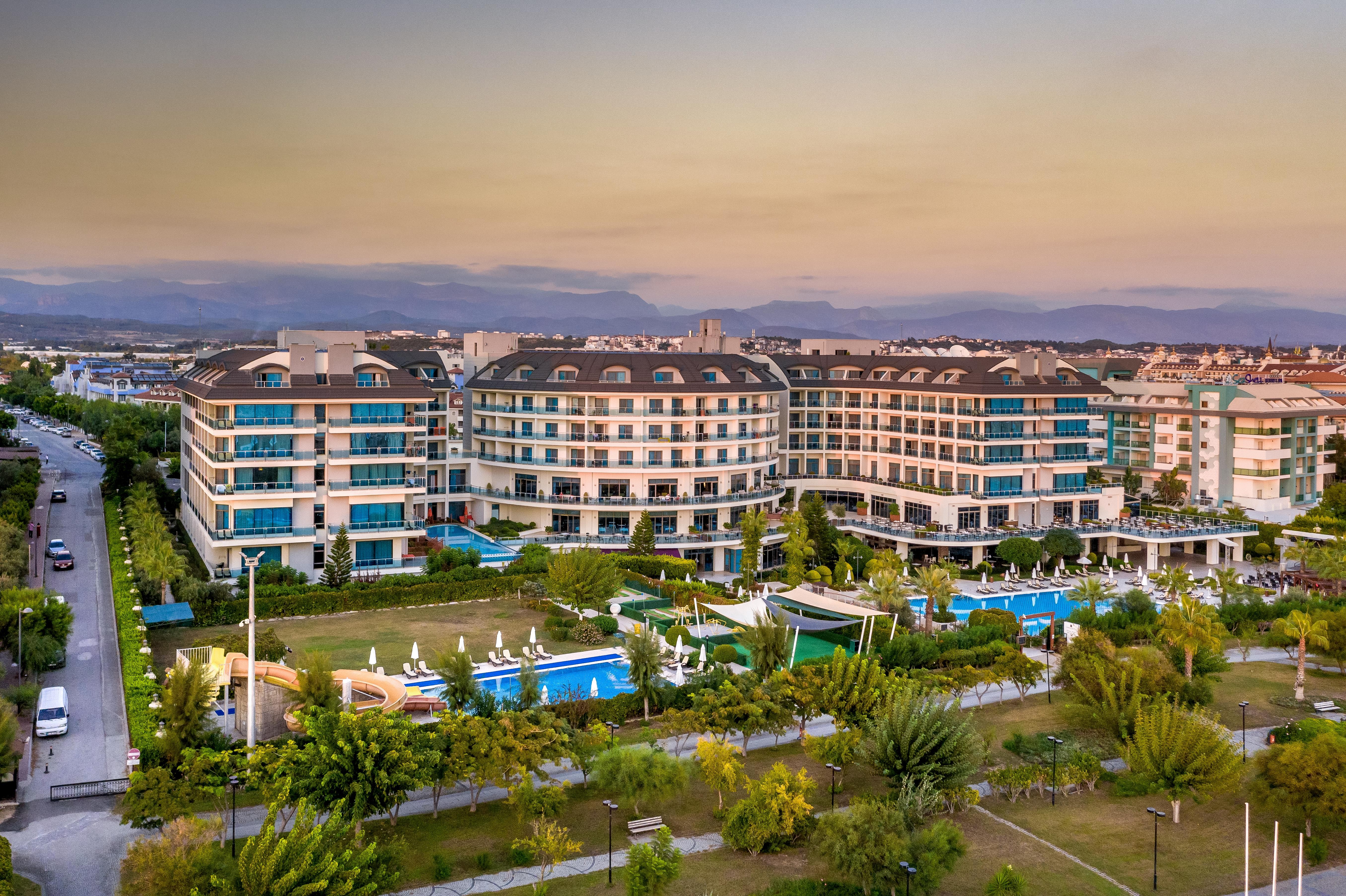 Commodore Elite Suites  2