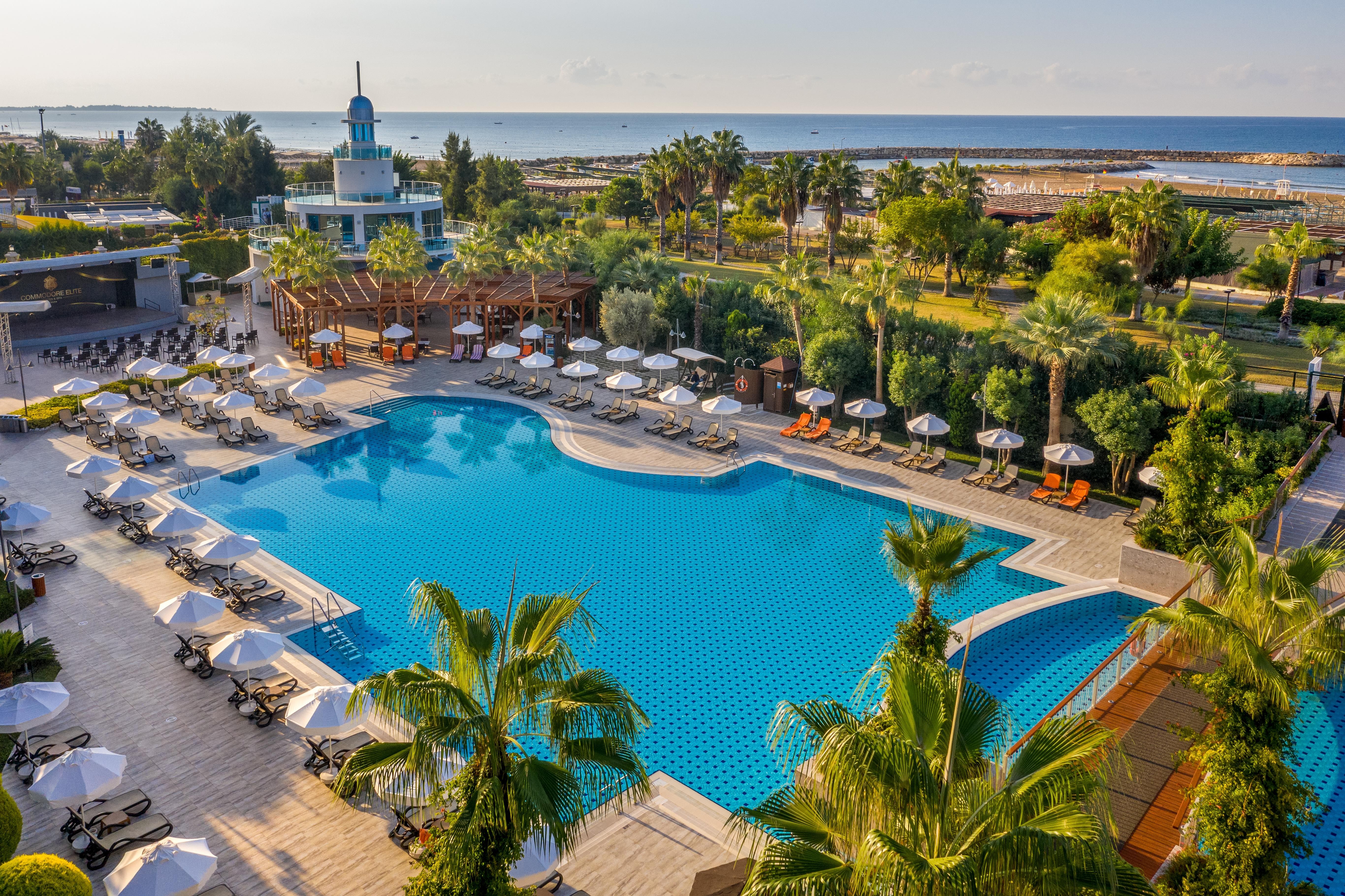 Commodore Elite Suites  3