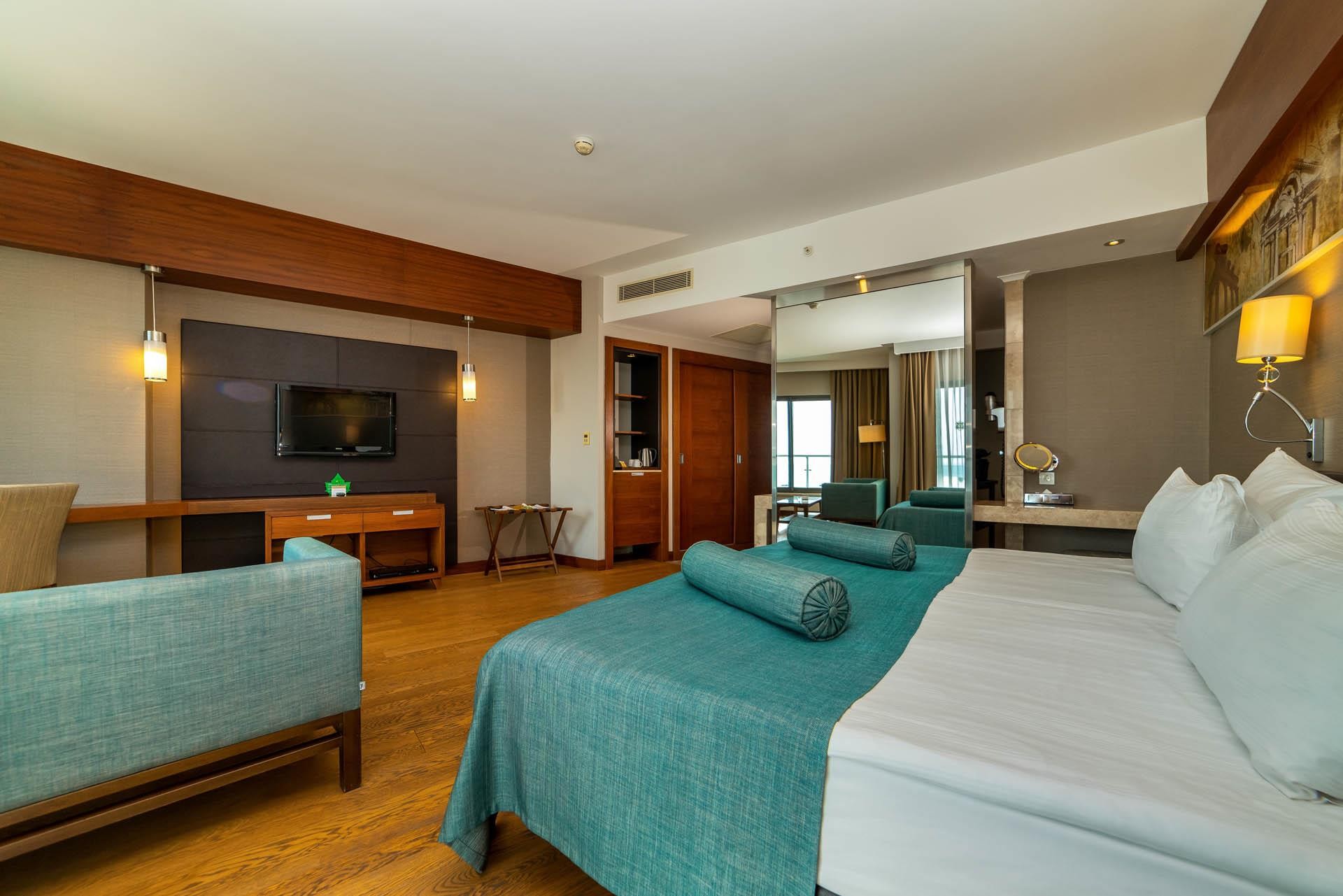 Commodore Elite Suites  23