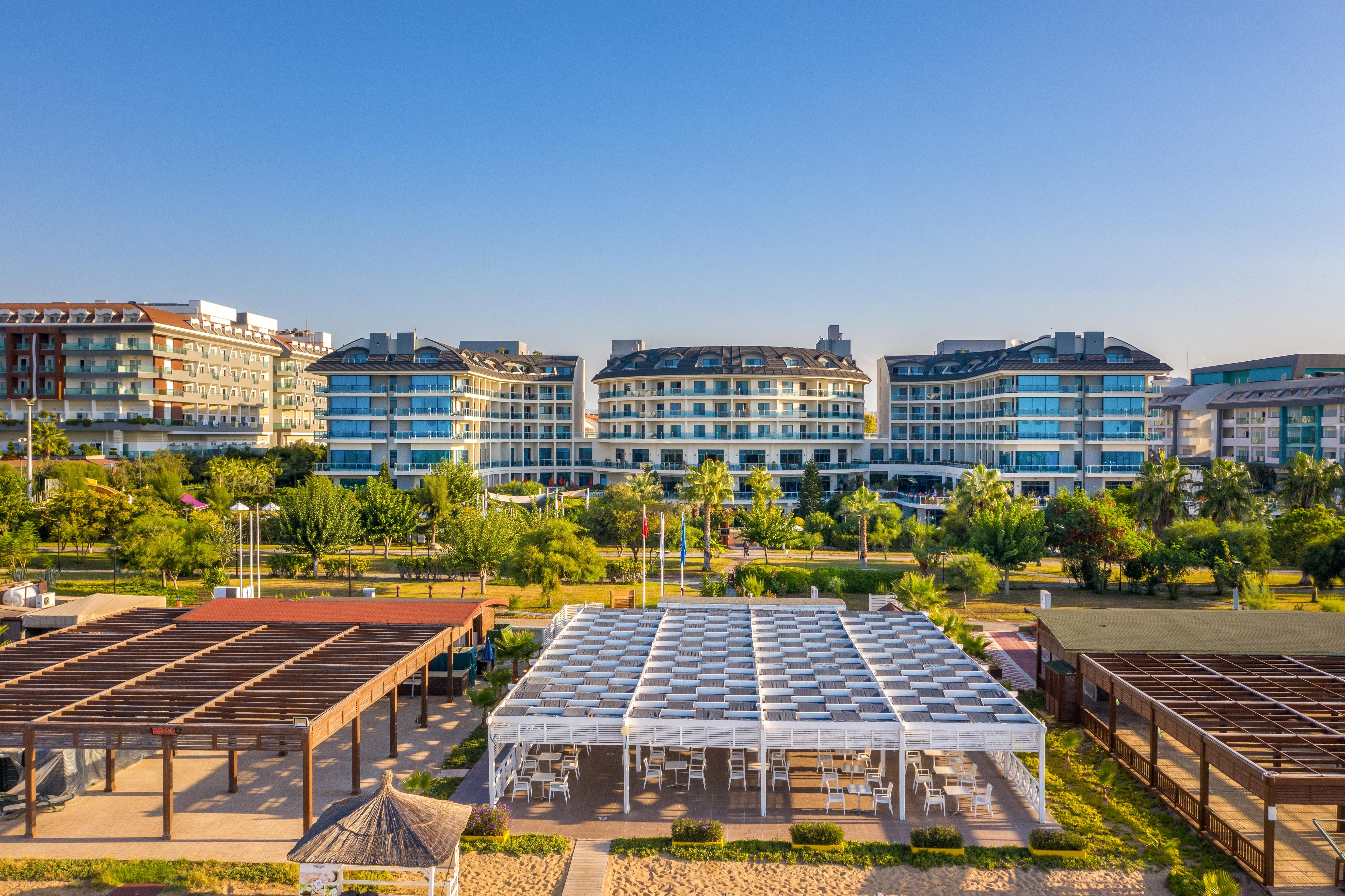 Commodore Elite Suites  8