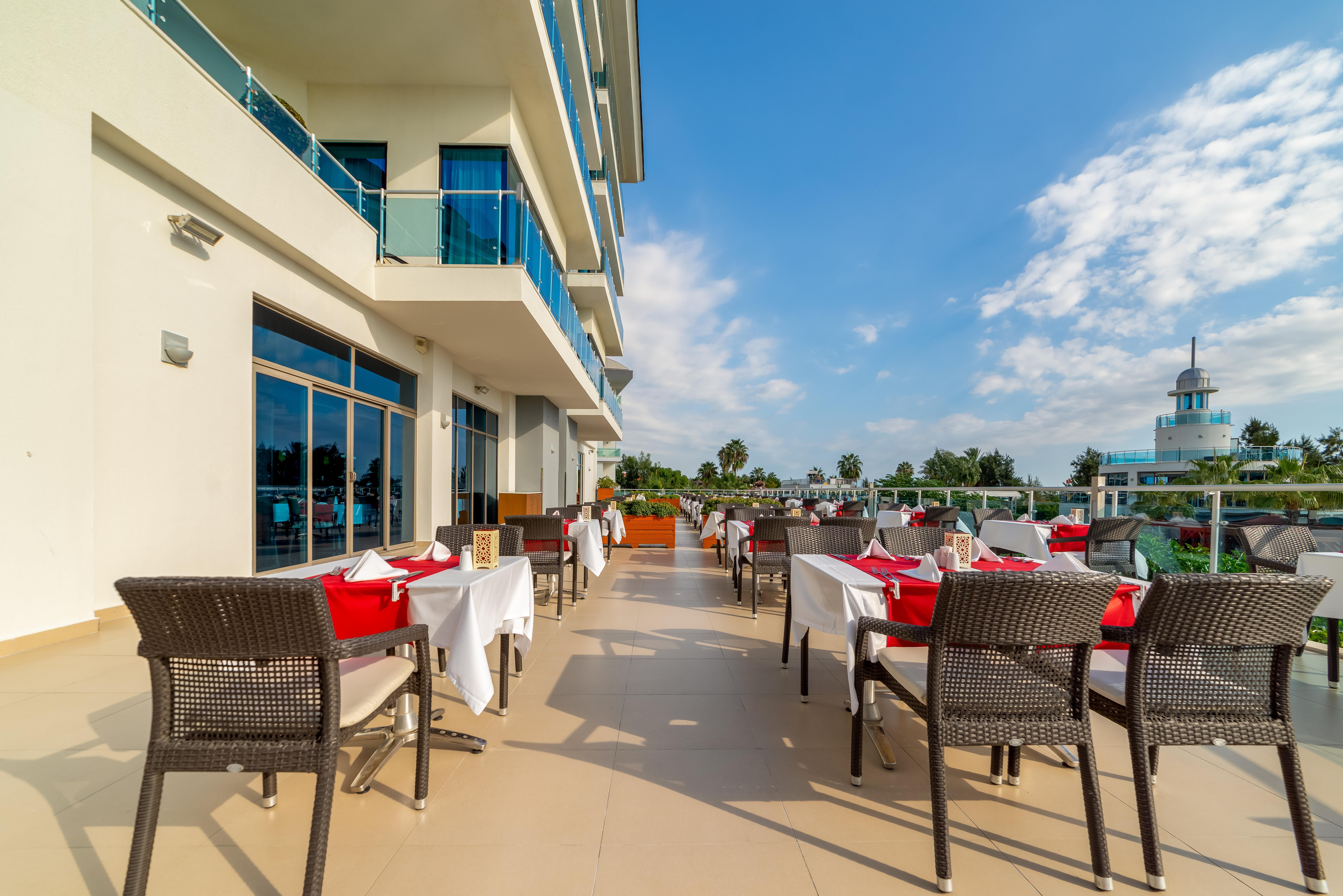 Commodore Elite Suite and Spa 11