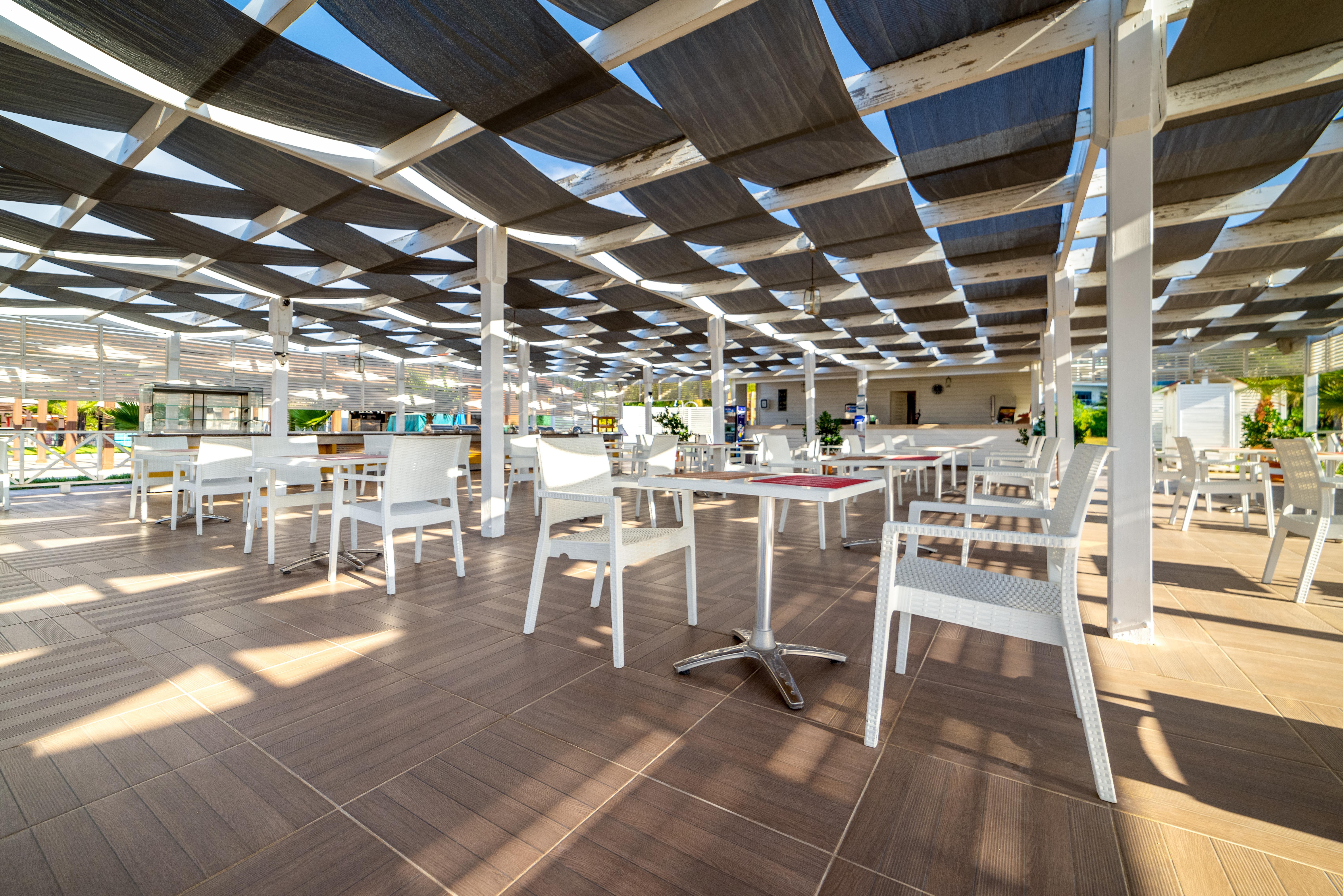 Commodore Elite Suite and Spa 13