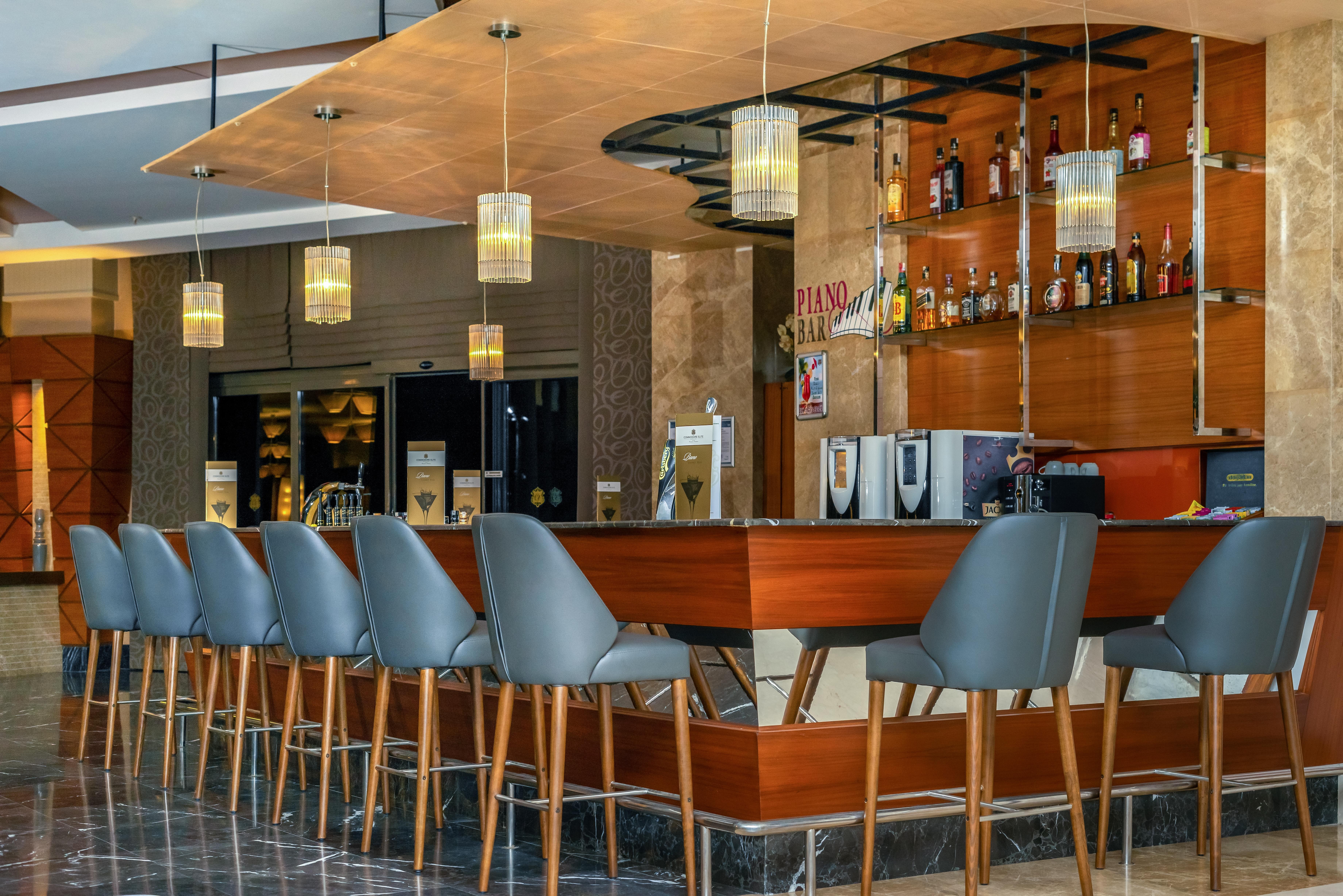 Commodore Elite Suite and Spa 15