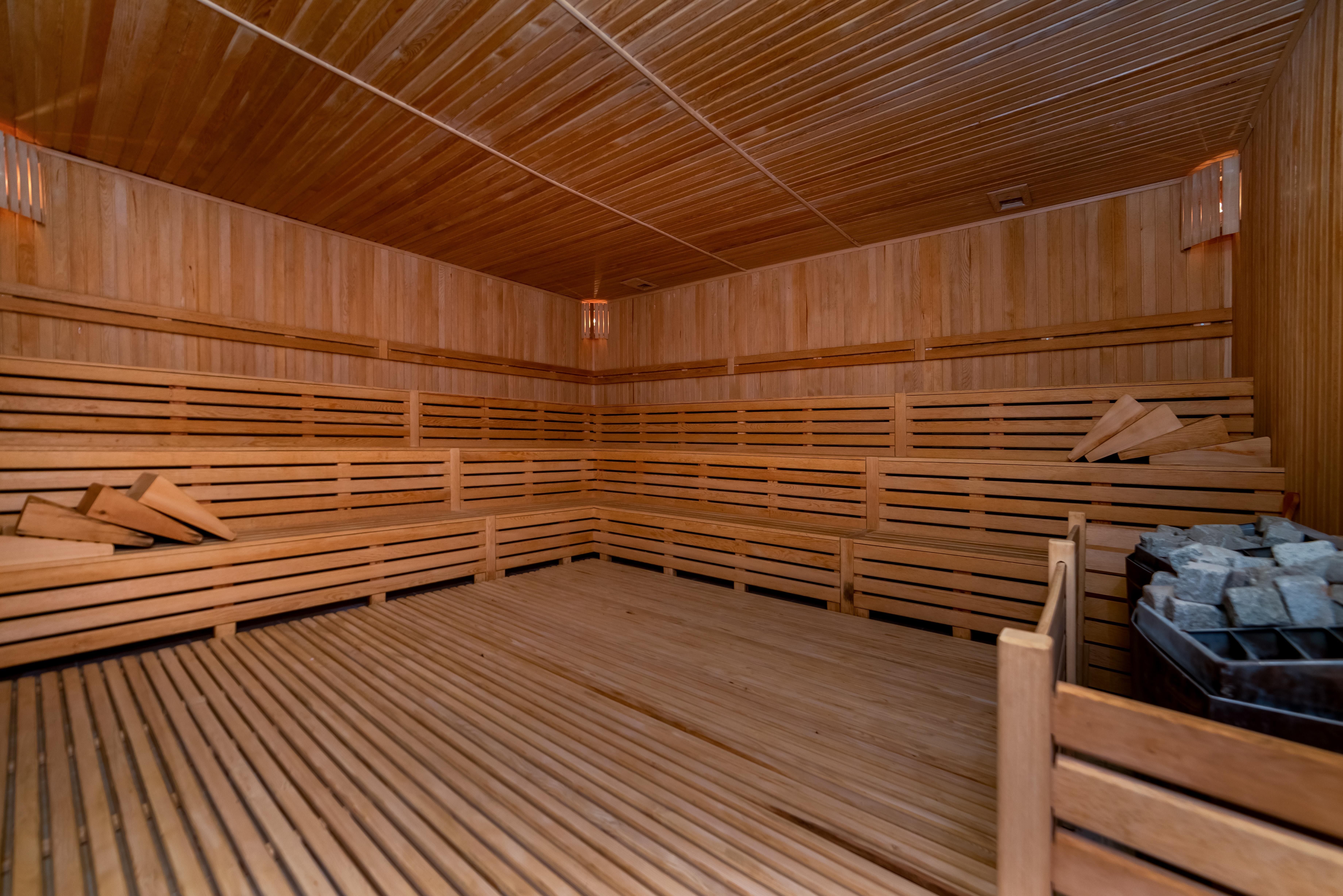 Commodore Elite Suite and Spa 31