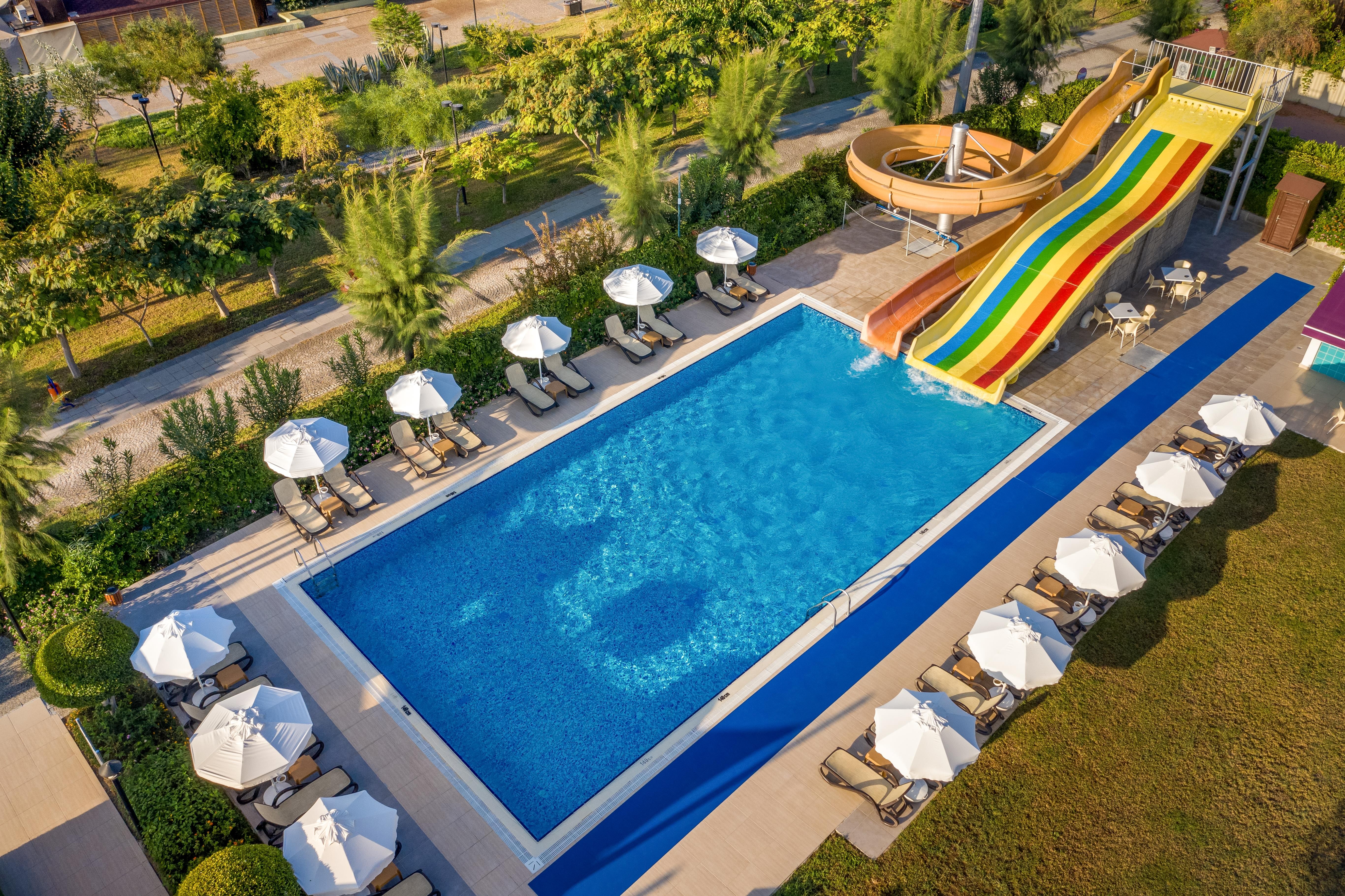 Commodore Elite Suite and Spa 4