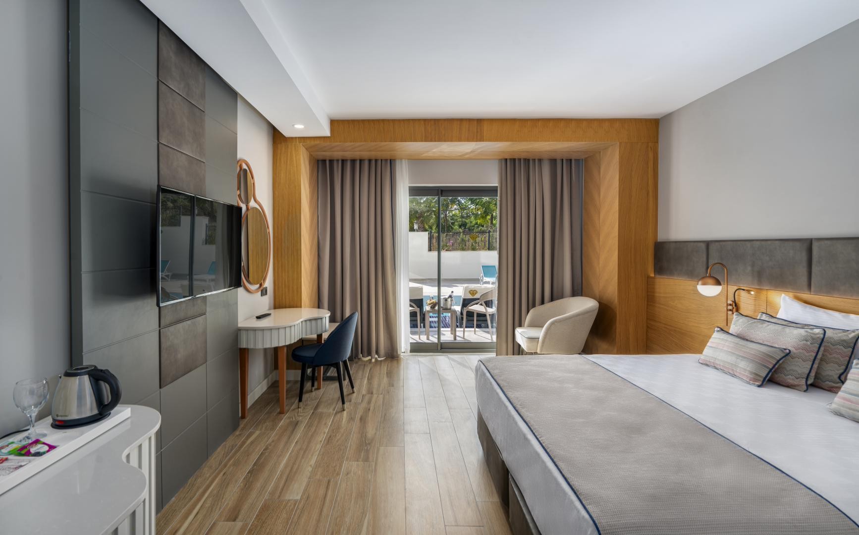 DIAMOND DELUXE HOTEL 14