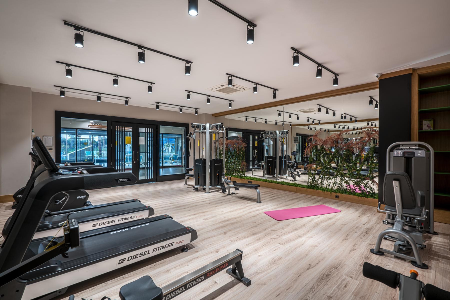 DIAMOND DELUXE HOTEL 15