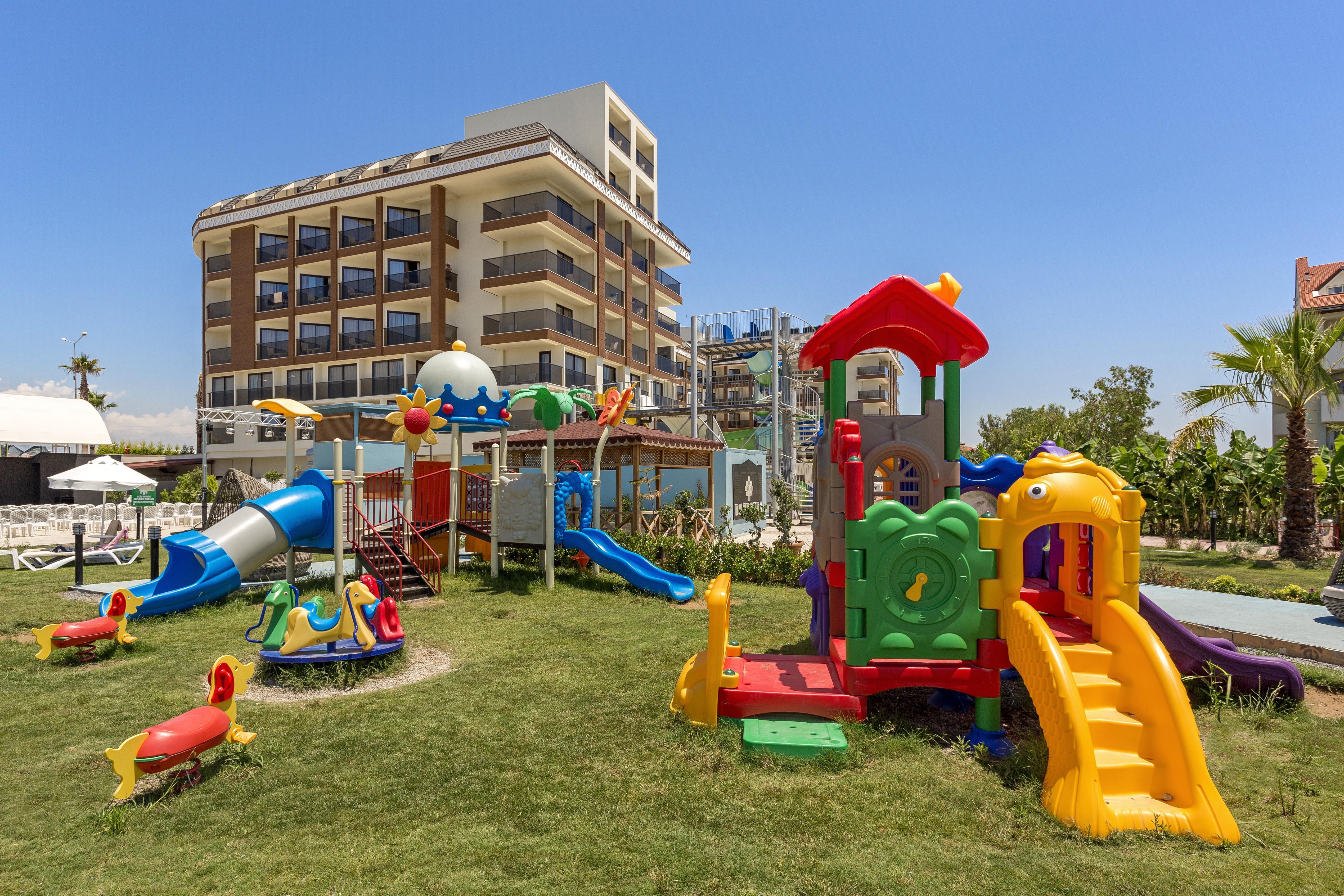 GLAMOUR RESORT & SPA 10