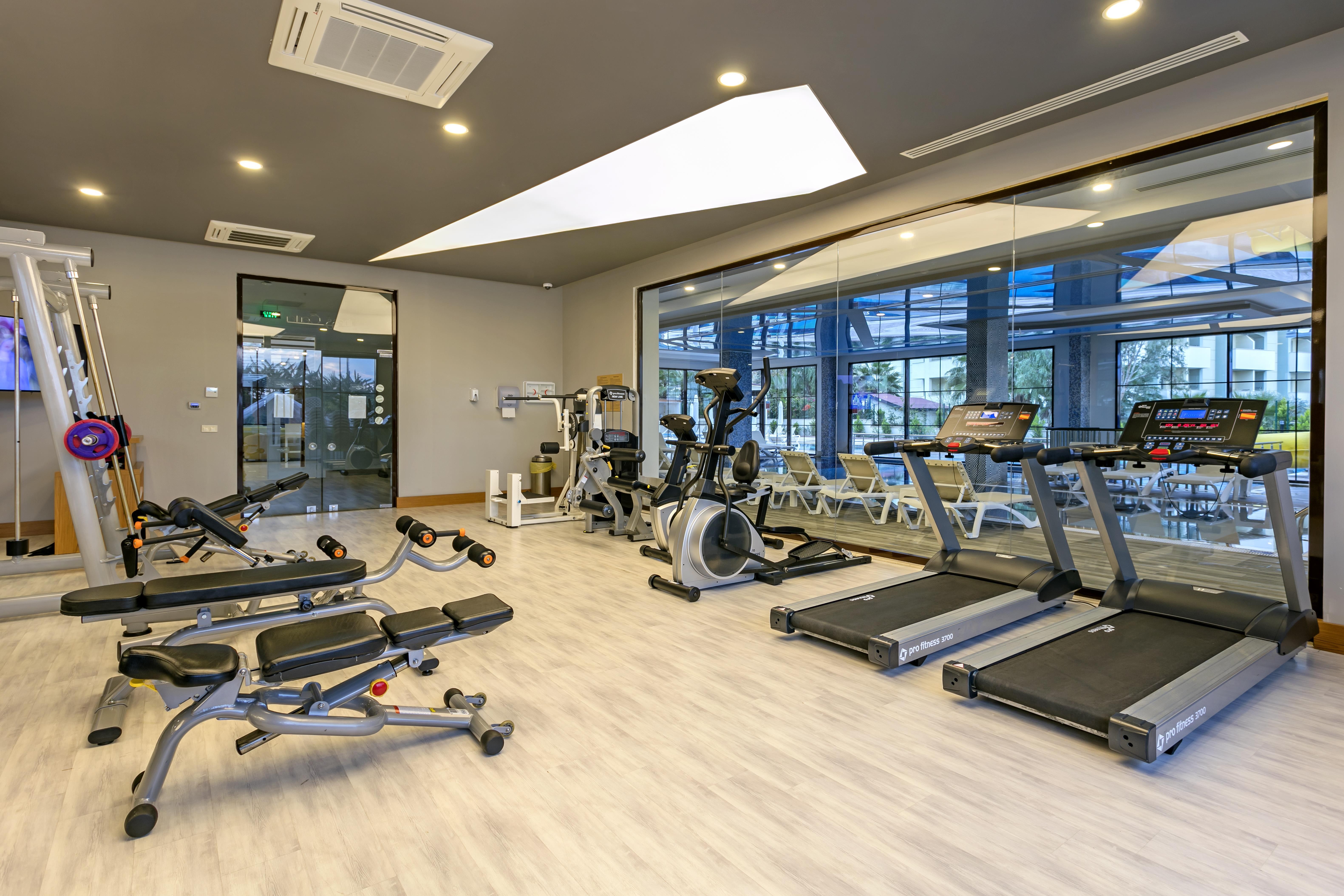 GLAMOUR RESORT & SPA 35