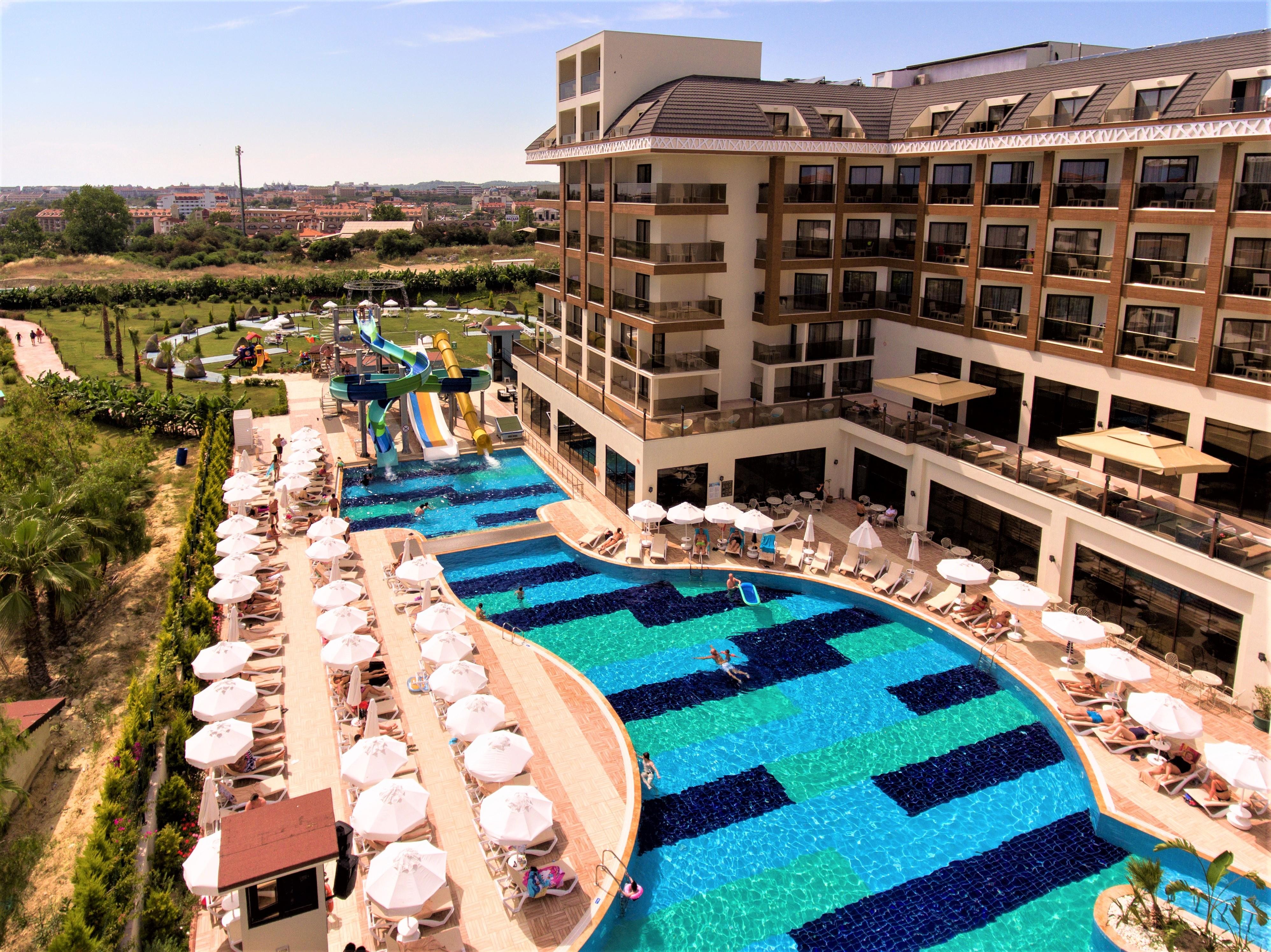 GLAMOUR RESORT & SPA 8