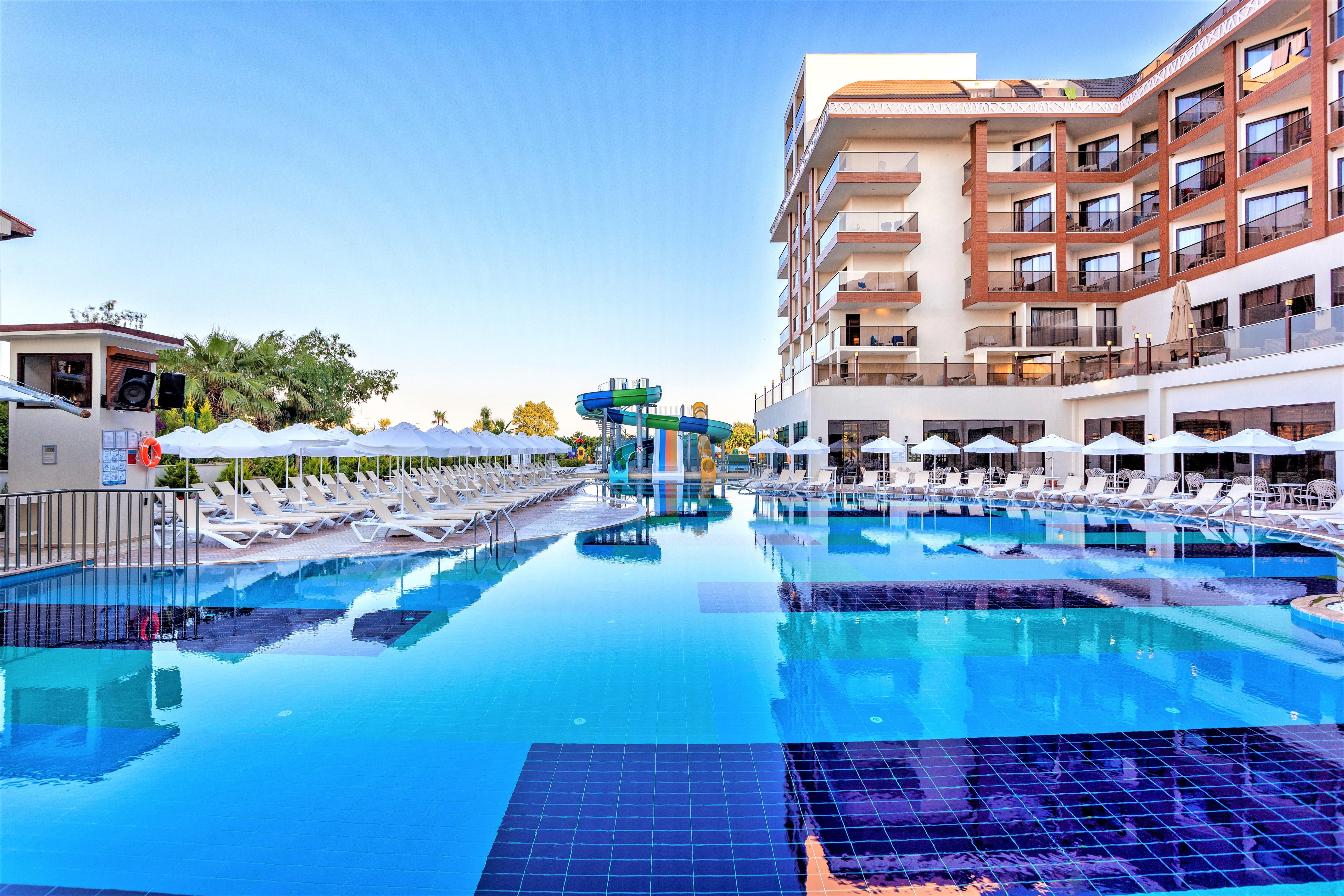 GLAMOUR RESORT & SPA 30