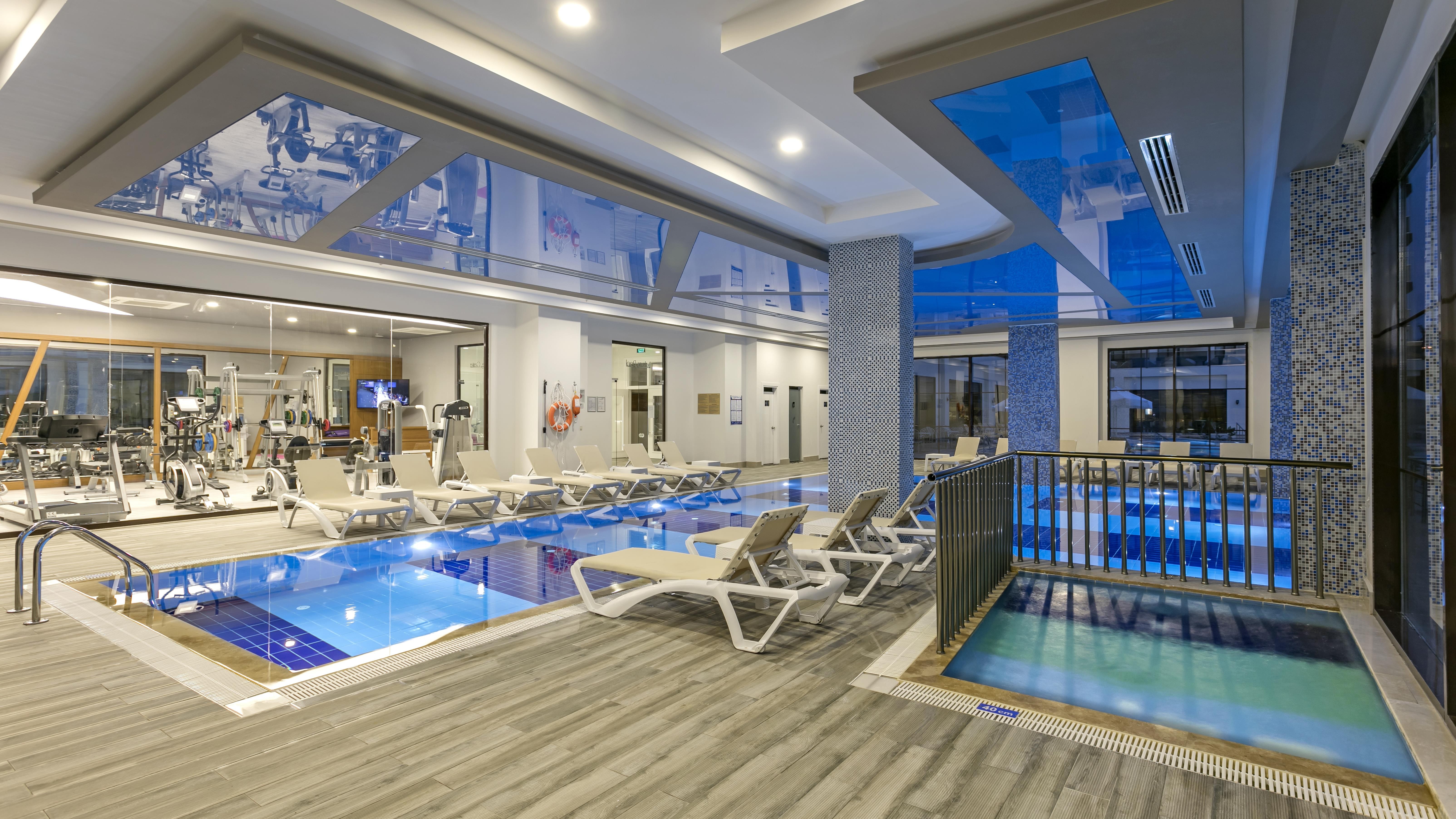 GLAMOUR RESORT & SPA 38