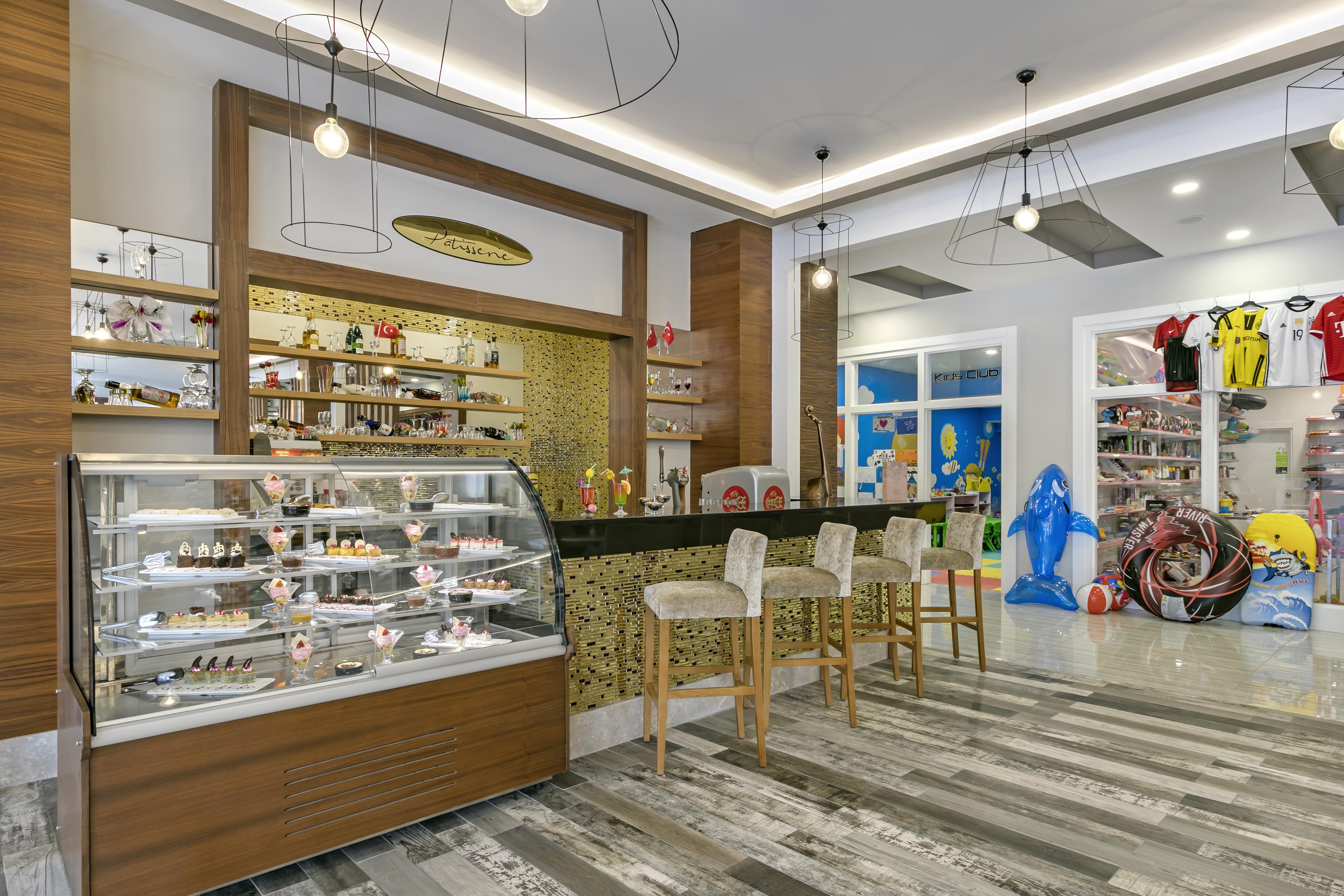 GLAMOUR RESORT & SPA 26