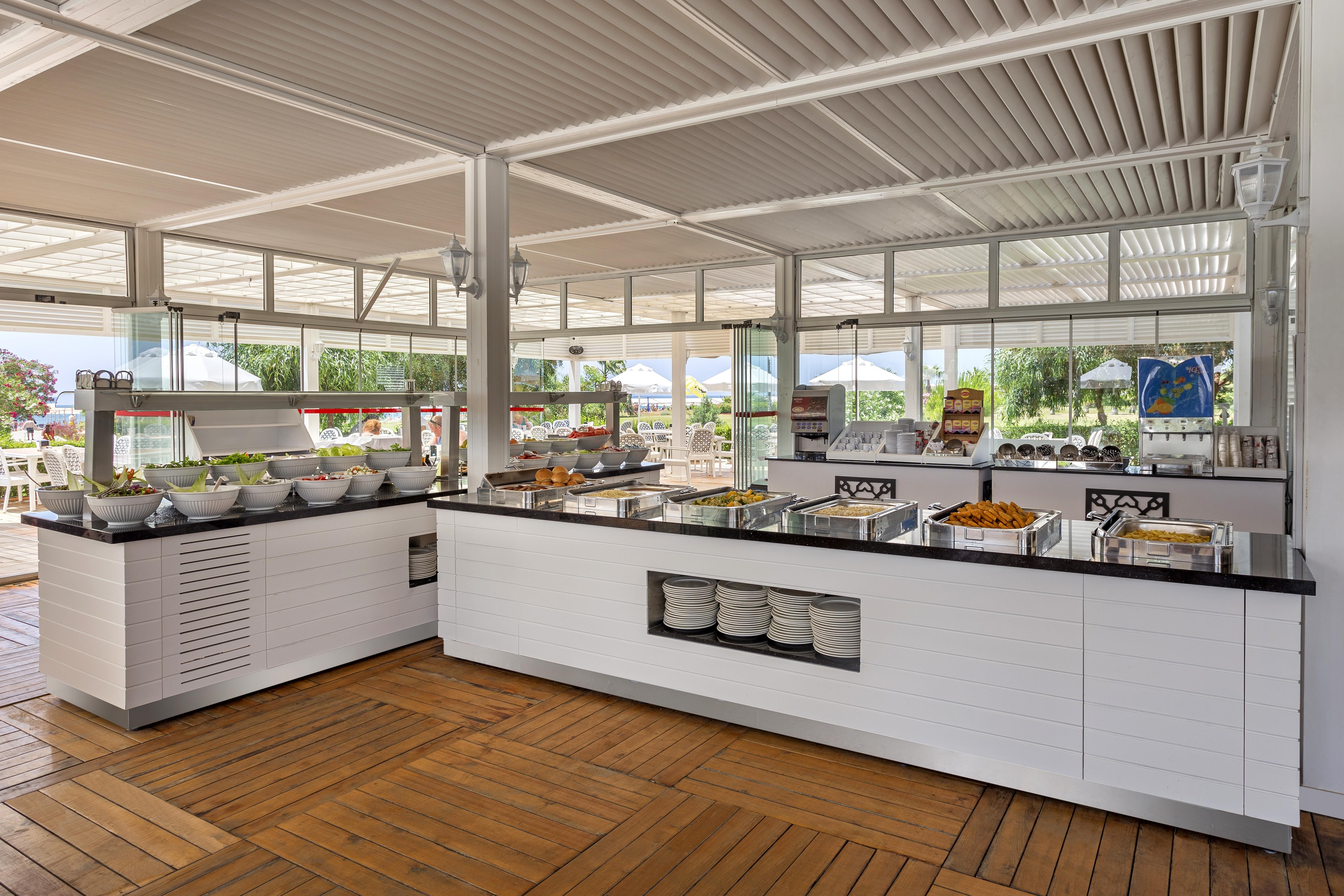 GLAMOUR RESORT & SPA 24