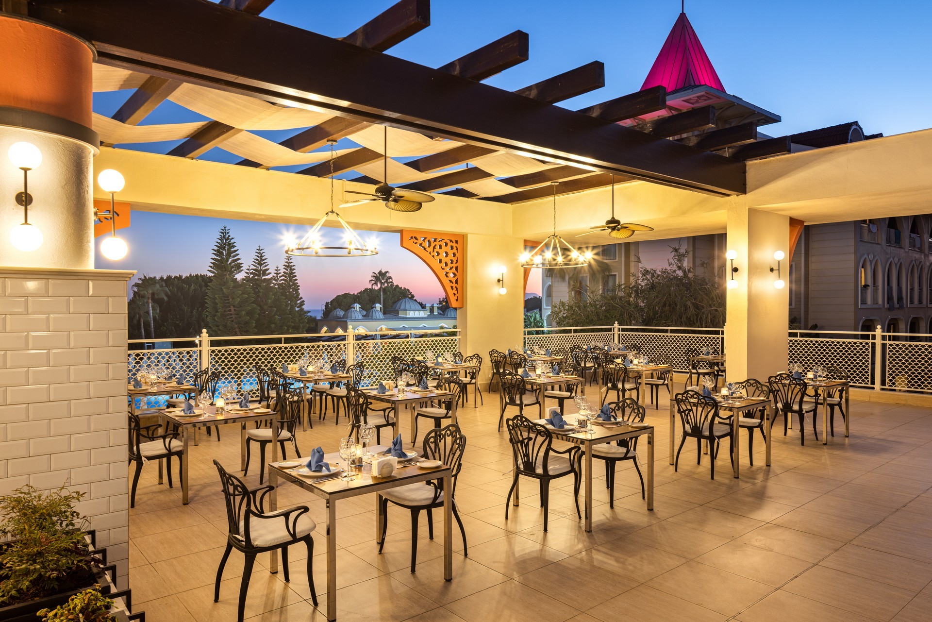 Side Star Resort  12