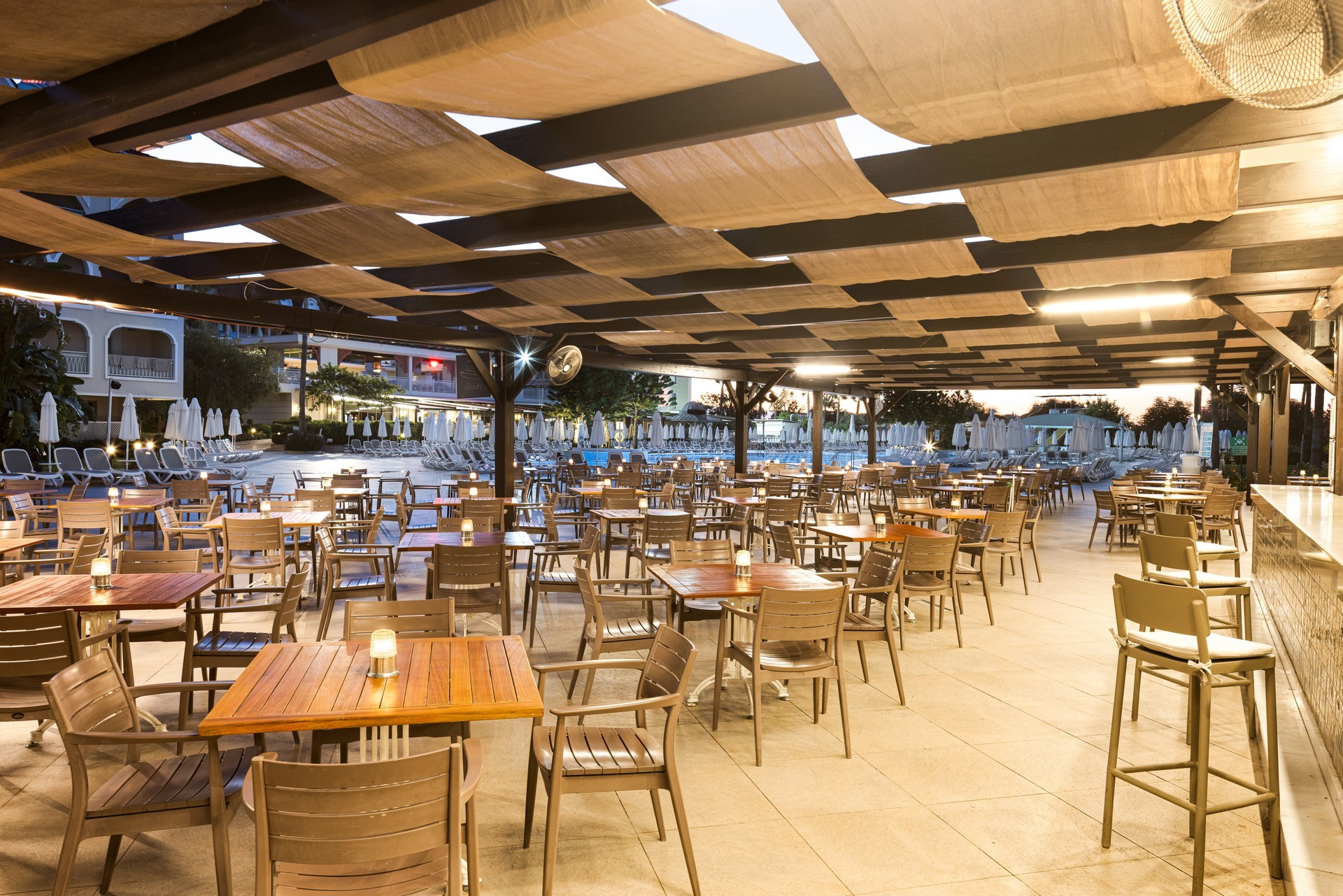 Side Star Resort  16