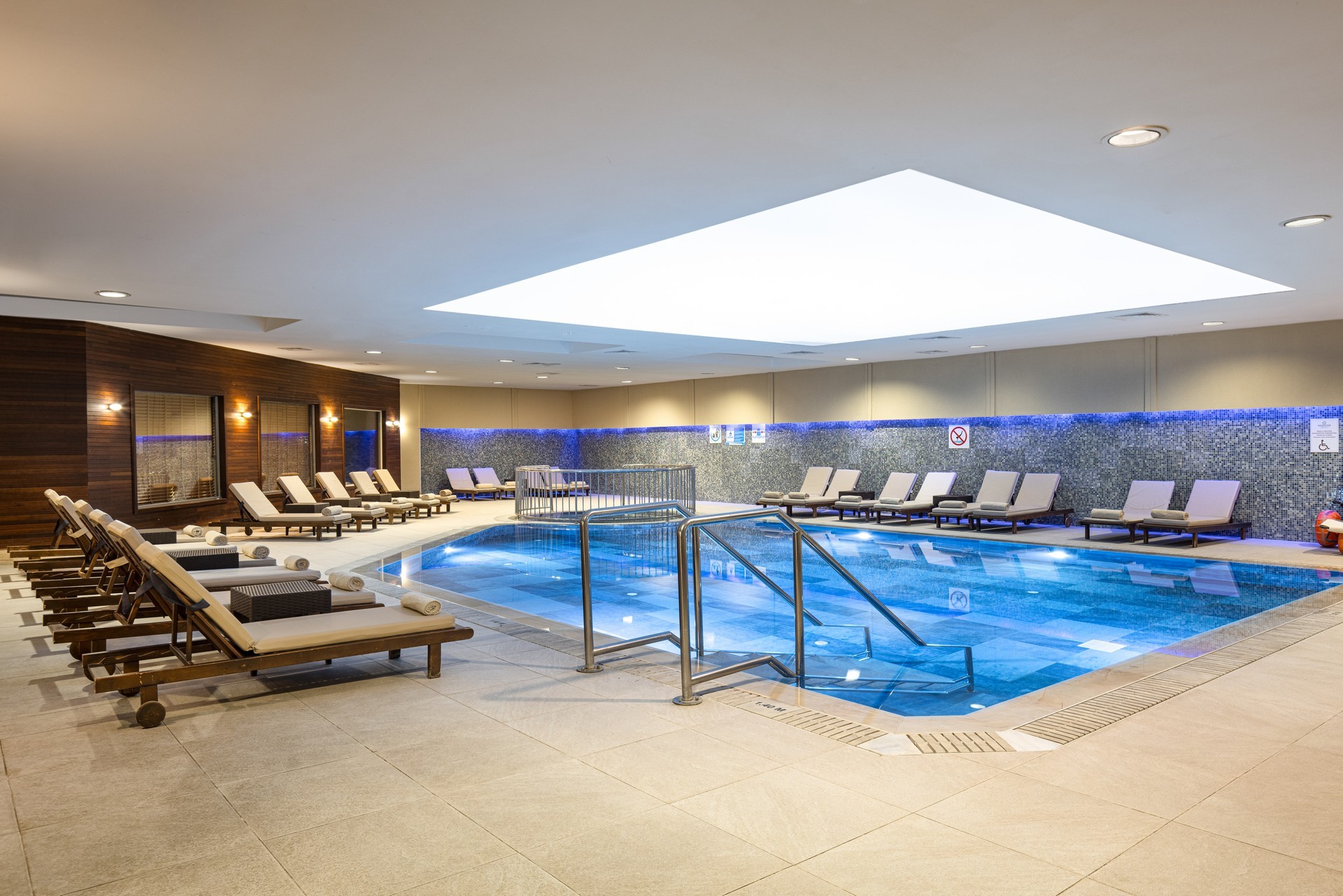 Side Star Resort  35