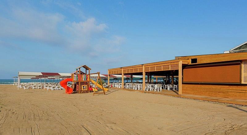 Side Royal Palace 11