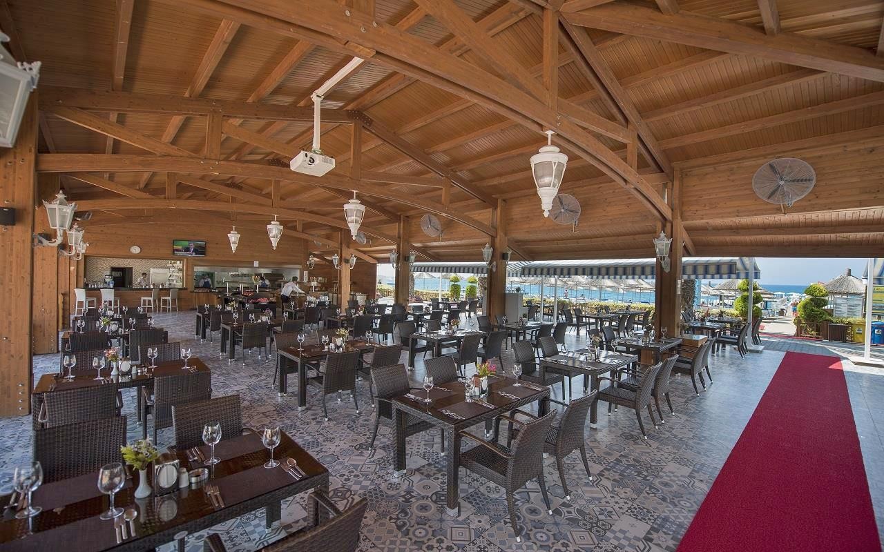 Quattro Beach Spa & Resort 9