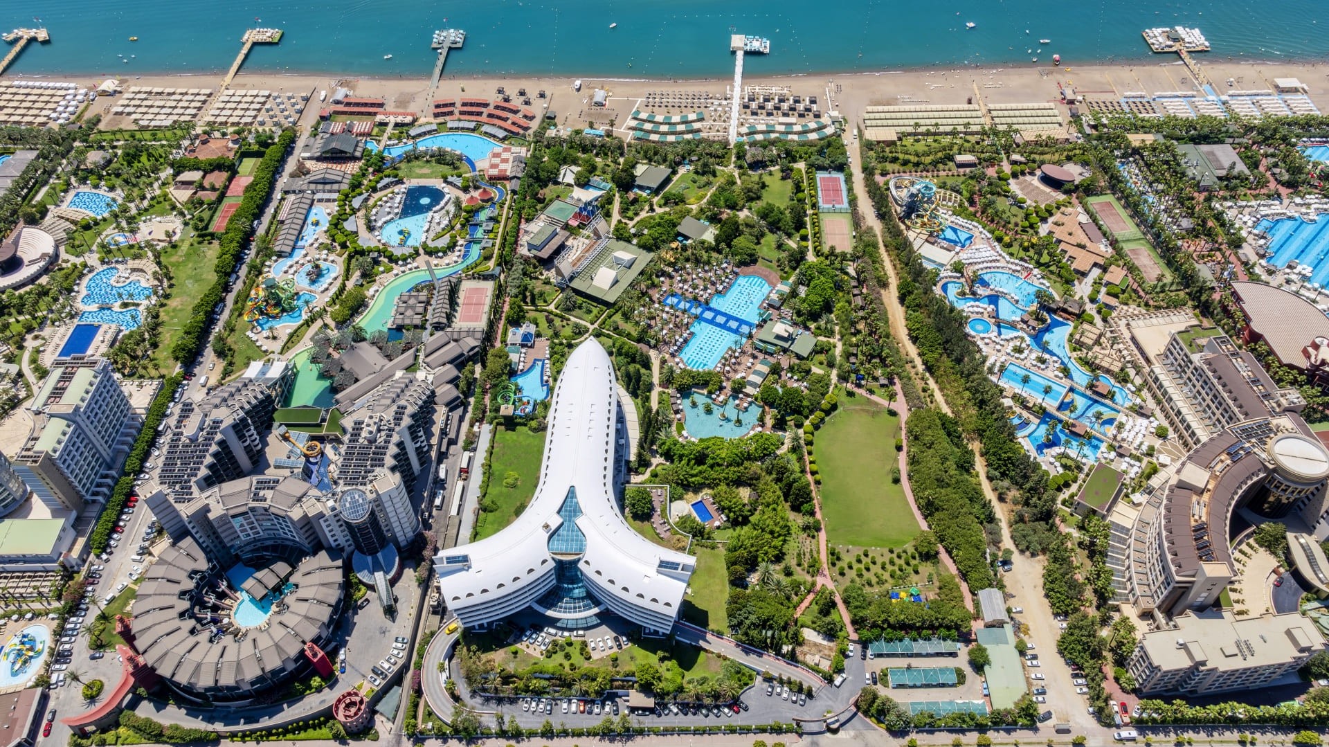 Concorde De Luxe Resort 9