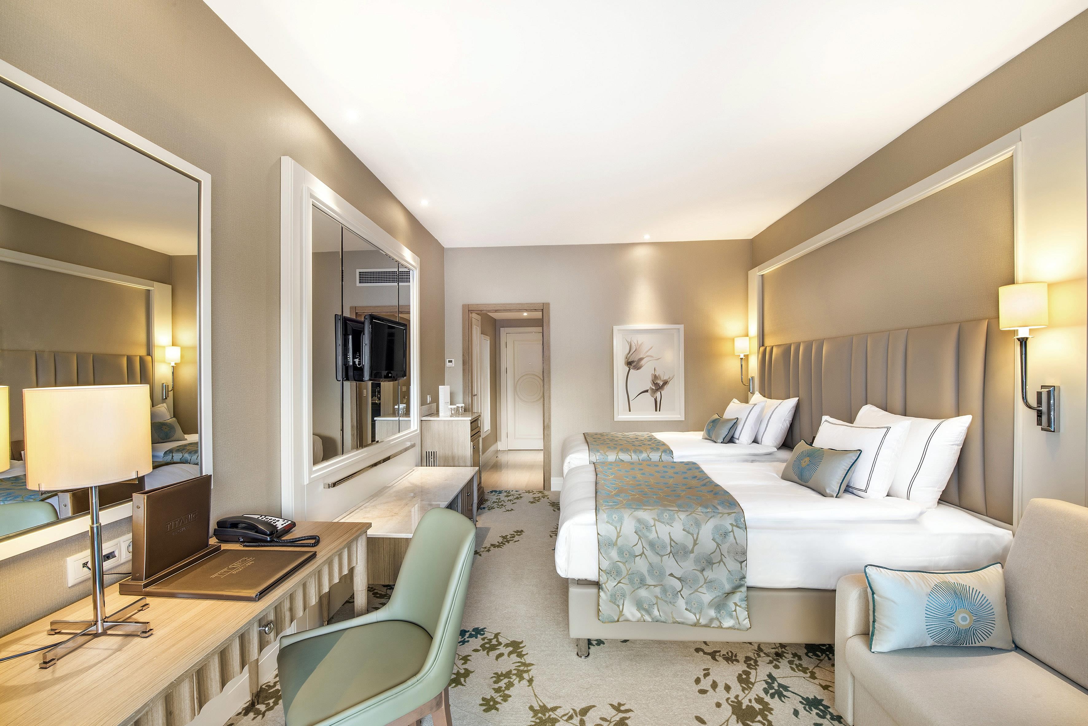 Titanic Deluxe Lara 24