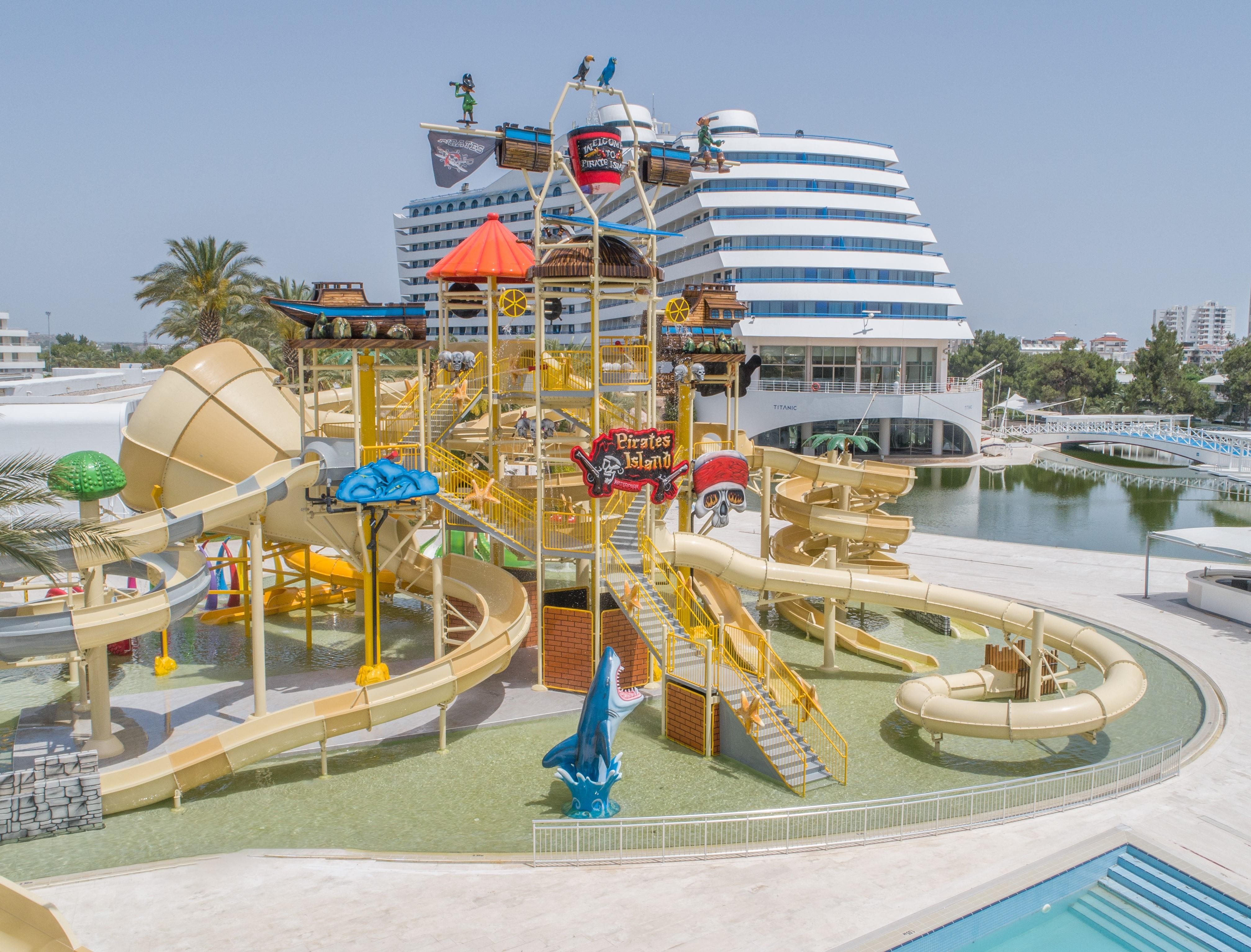 Titanic Deluxe Lara 8