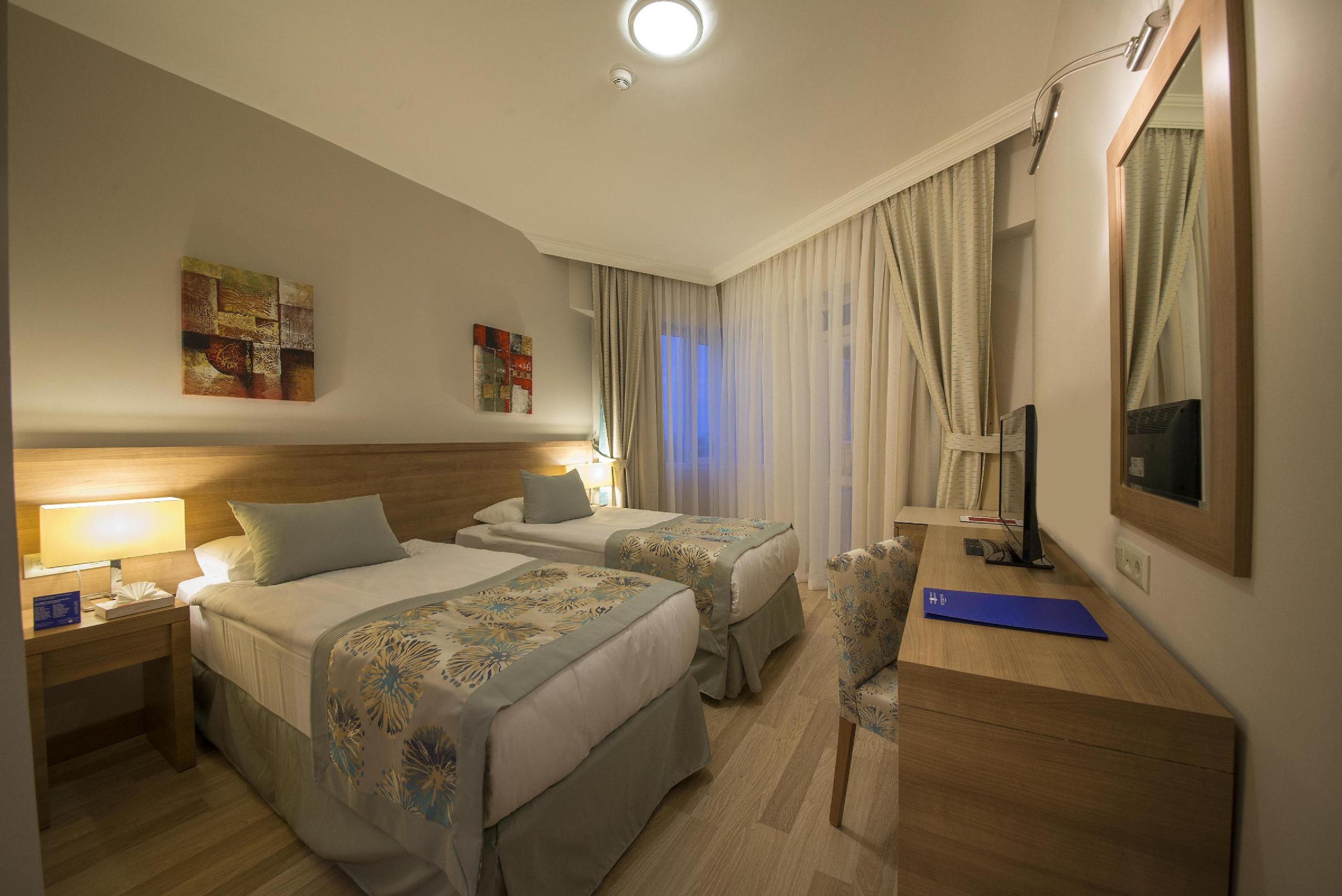 WYNDHAM GARDEN LARA 6