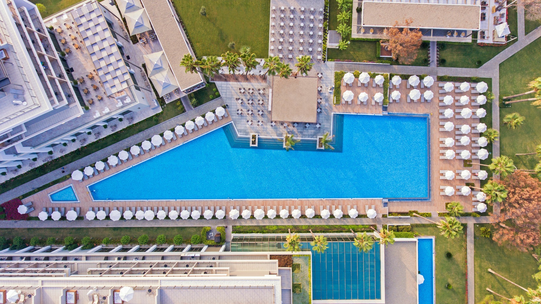 ACANTHUS & CENNET BARUT COLLECTION 4