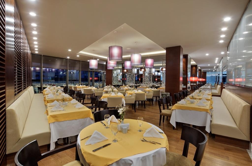 The Sense Deluxe Hotel 8