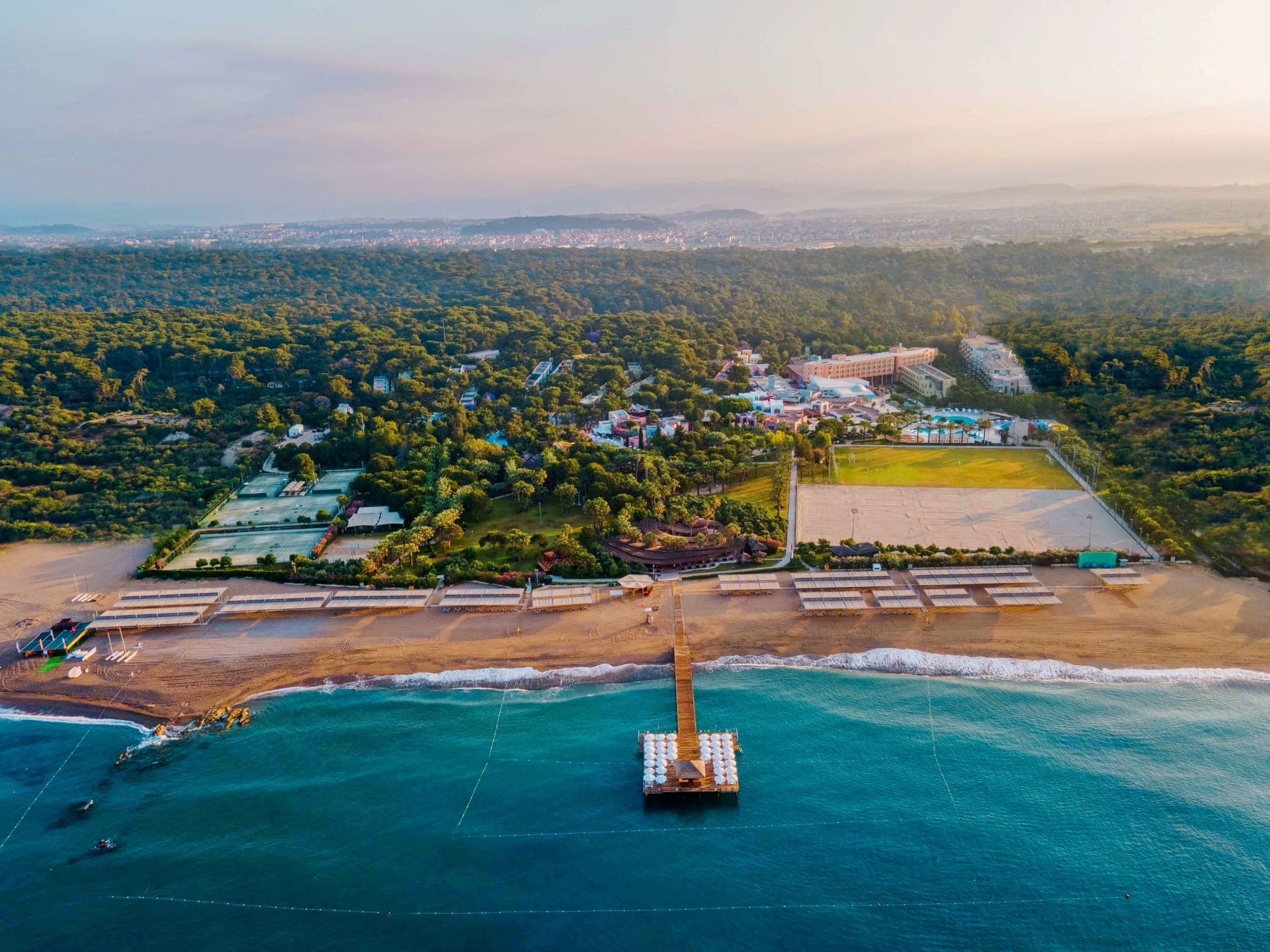 Blue Waters Club & Hotel 8